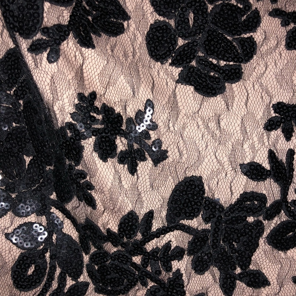Lace Form-fitting Prom Dress - Picture 5 of 7